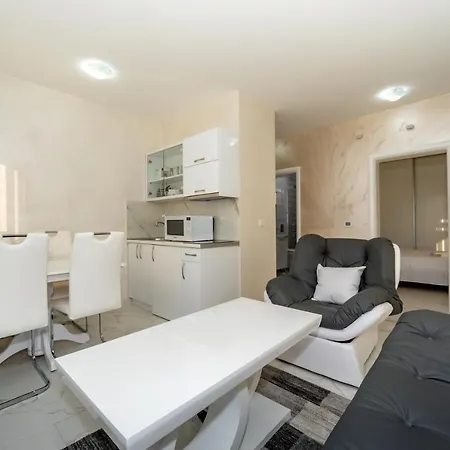 Kaom Lux Apartment Dobra Voda Exterior photo